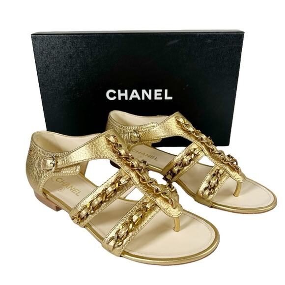 CHANEL Gold Metallic Leather Chain Accent Interlocking CC Flat Sandals - Picture 2 of 14